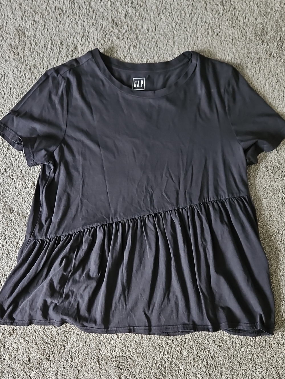 GAP Dark Gray Short-Sleeve Peplum Hem Women’s Top